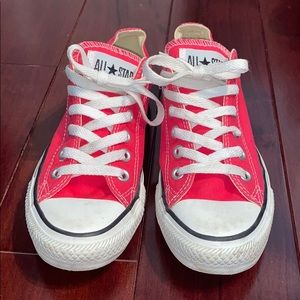 CONVERSE low top hot pink chucks